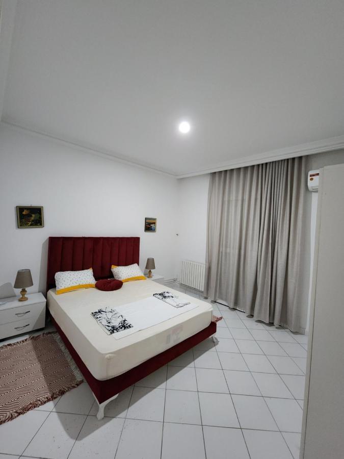 Duplex Bien Equipe Securise Avec Jardin Et Veranda La Marsa Esterno foto