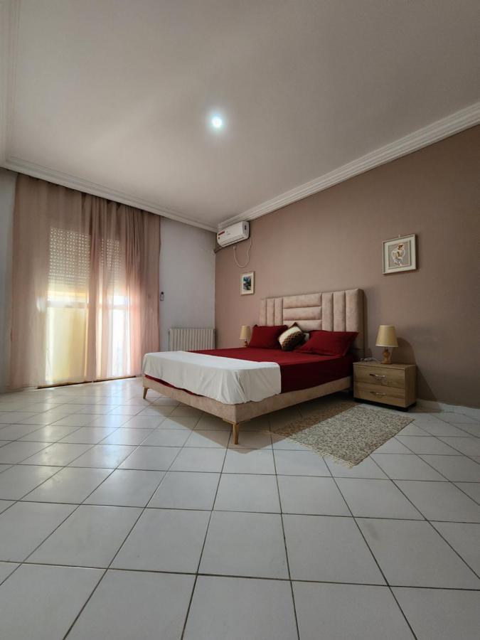 Duplex Bien Equipe Securise Avec Jardin Et Veranda La Marsa Esterno foto